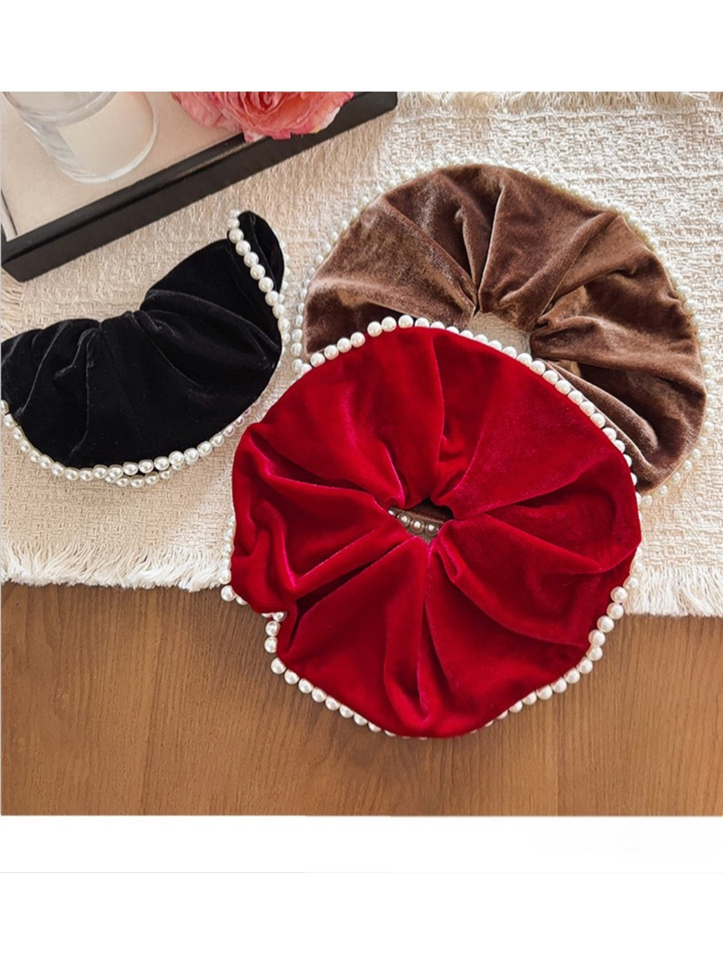 Gifty - Solid Color Velvet Scrunchie Hair Tie