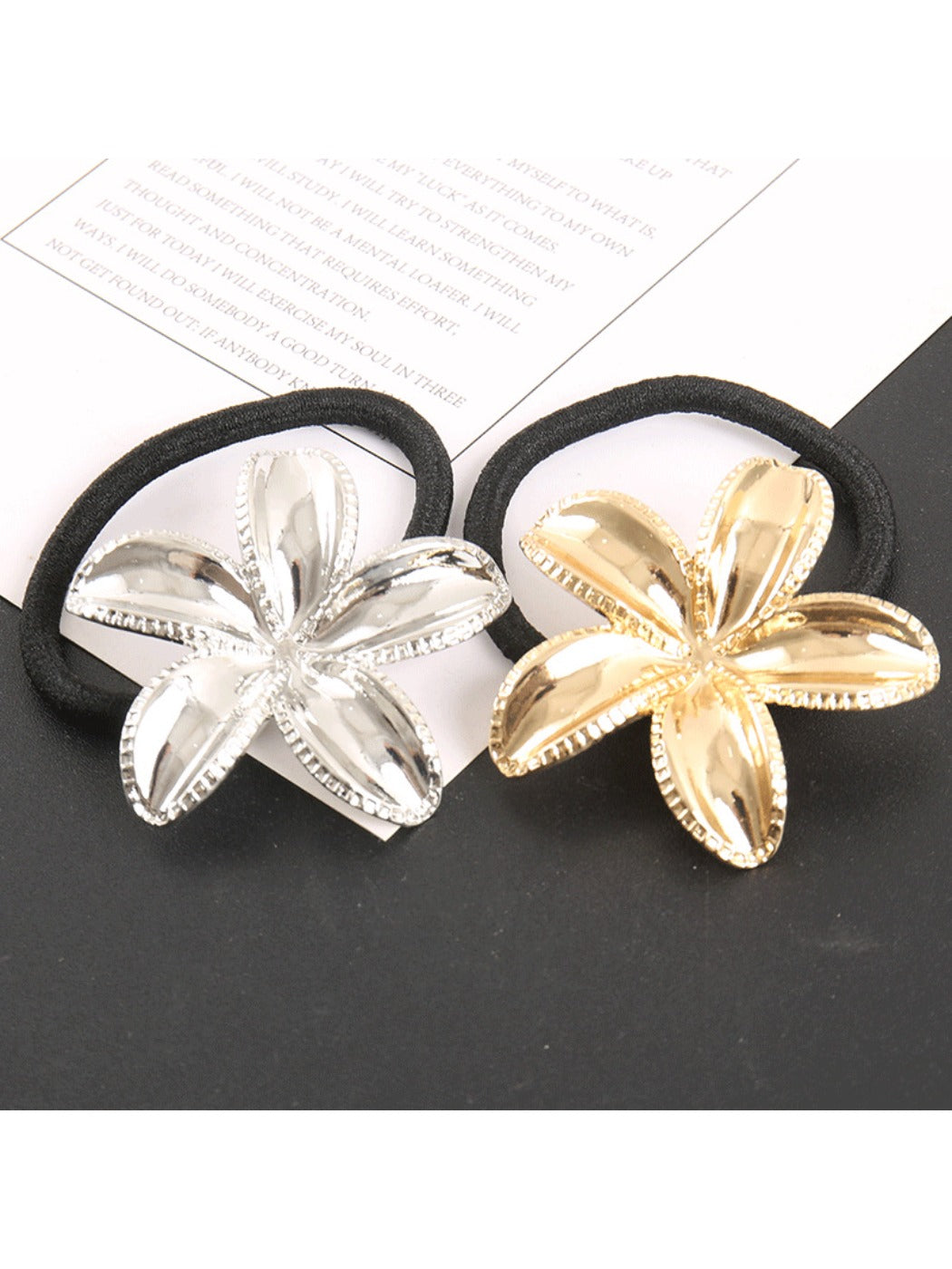 Gifty - Versatile Dimensional Flower Hair Tie