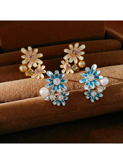 Earedge - Vintage Floral Enamel Detail Stud Earrings