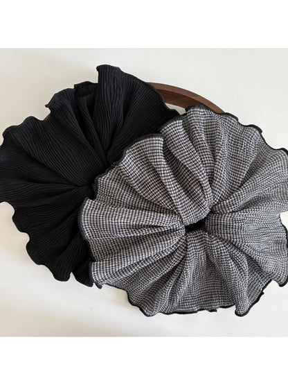 Gifty vintage plaid fabric scrunchie styled in a ponytail on a model