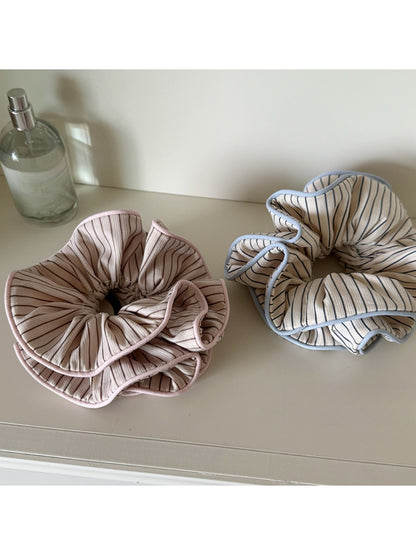 Gifty - Blue Pink Striped Scrunchie
