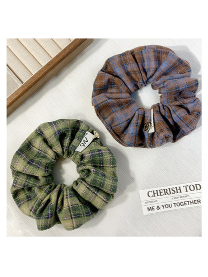 Gifty - Elegant Forest Plaid Scrunchie