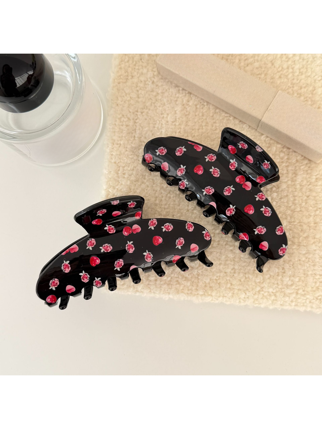 Beau - Floral Print Glossy Plastic Claw Clip