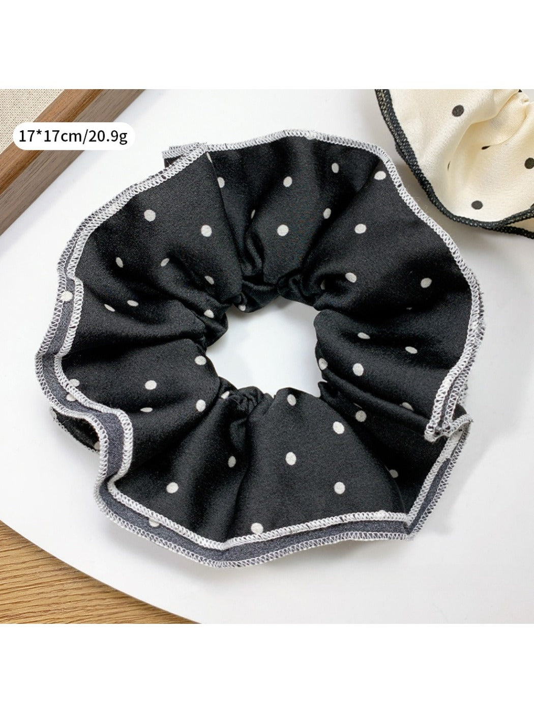 Gifty - Elegant Polka Dot Scrunchie