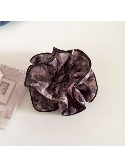 Gifty - Vintage Rose Print Scrunchie