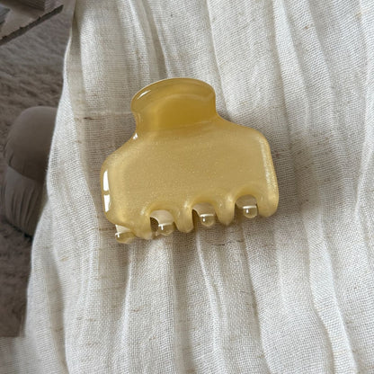Beau - Glitter Finish Geometric Acrylic Claw Clip