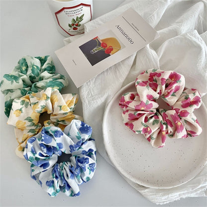 Gifty - Summer Floral Pattern Scrunchie