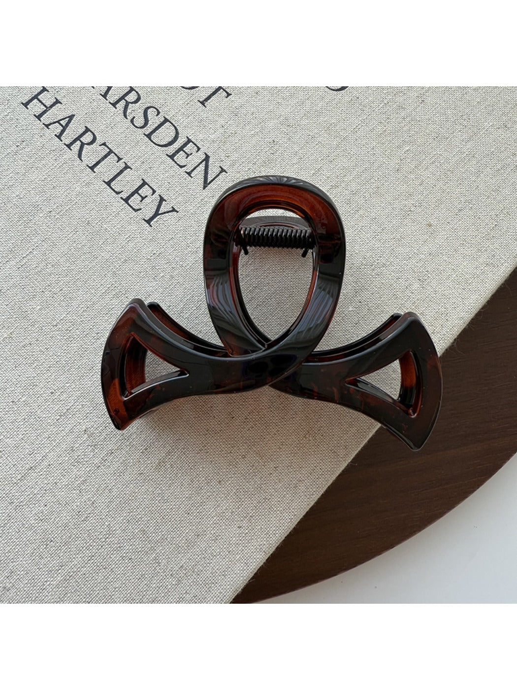 Beau - Minimalist Fork Shaped Hair Claw Clip