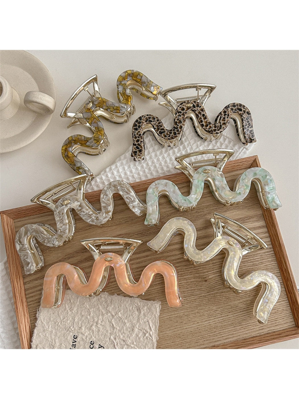 Beau - Acetate Alloy M Shape Statement Claw Clip