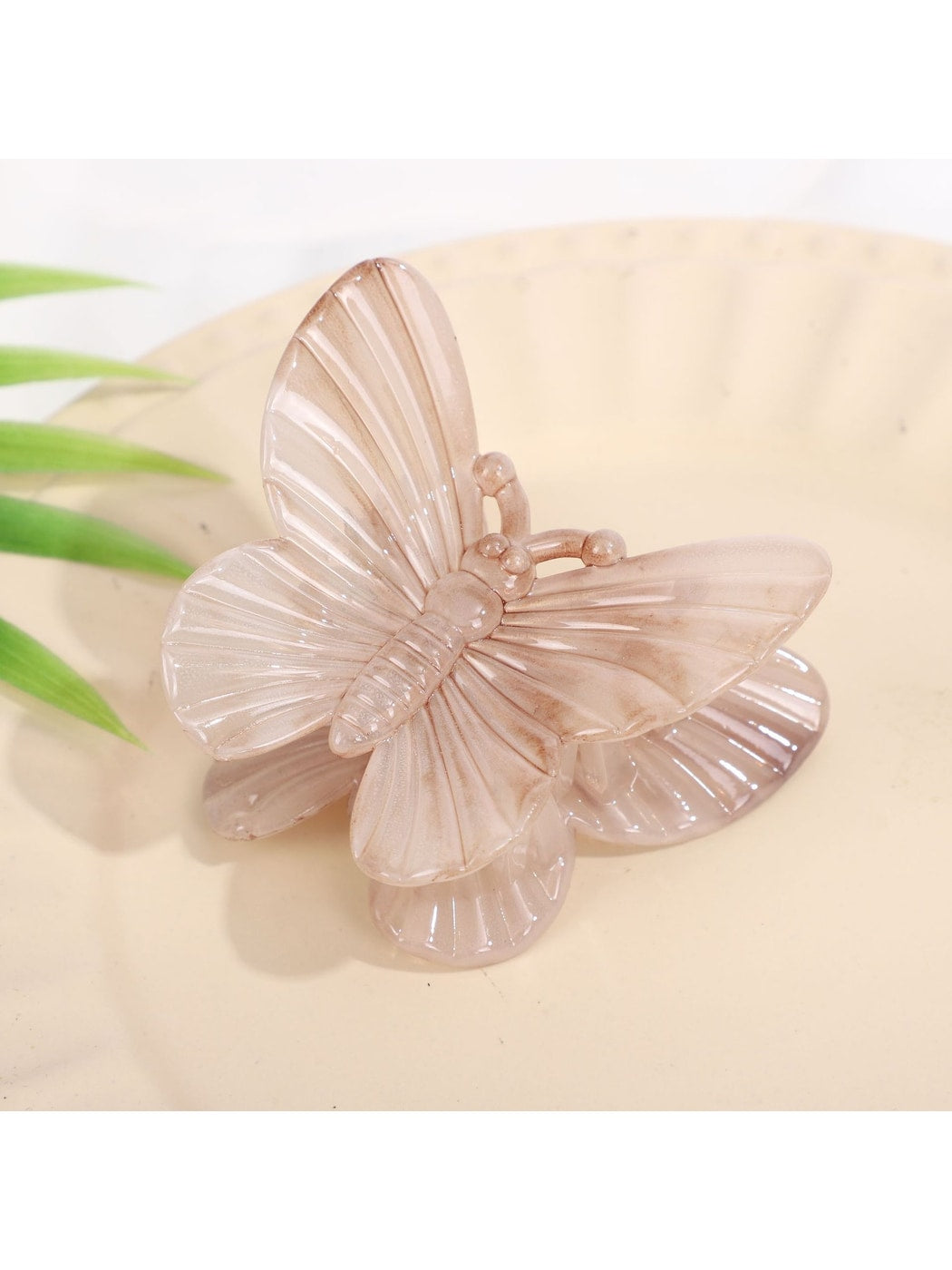 Beau - Gradient Butterfly Plastic Alloy Claw Clip