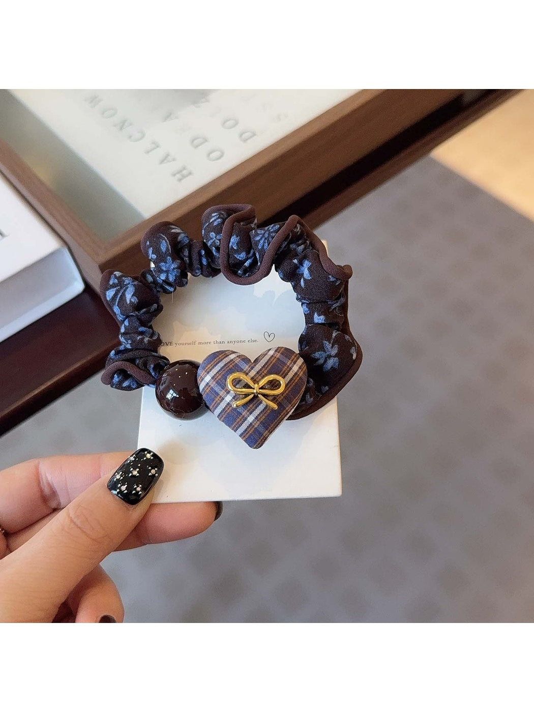 Gifty - Floral Heart Bow Scrunchie