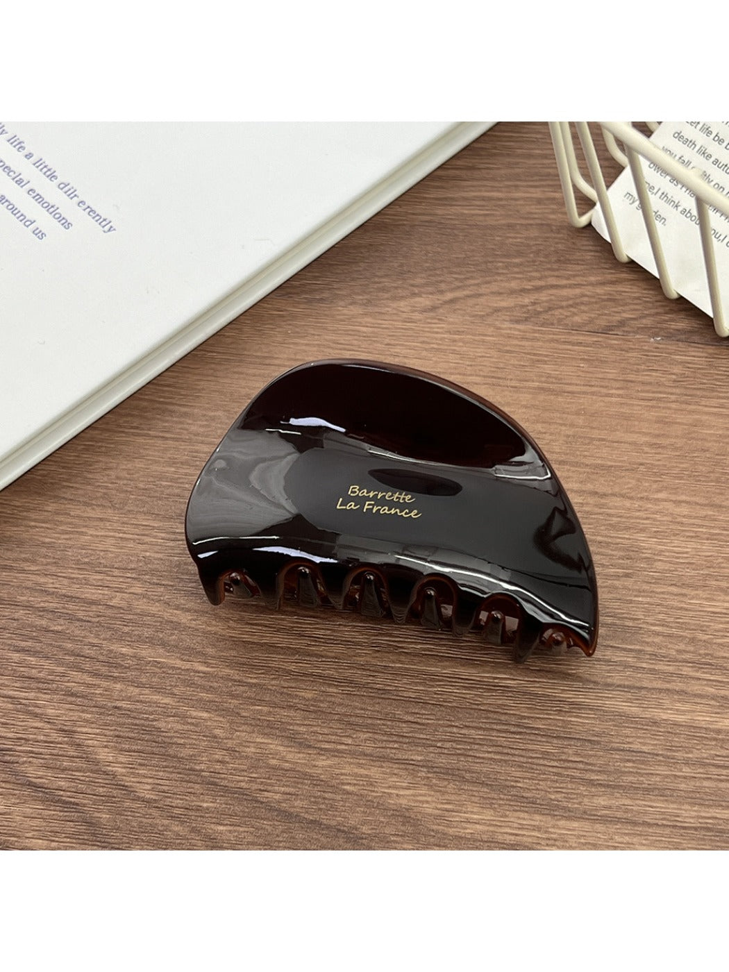 Beau - Elegant Shell Shaped Claw Clip