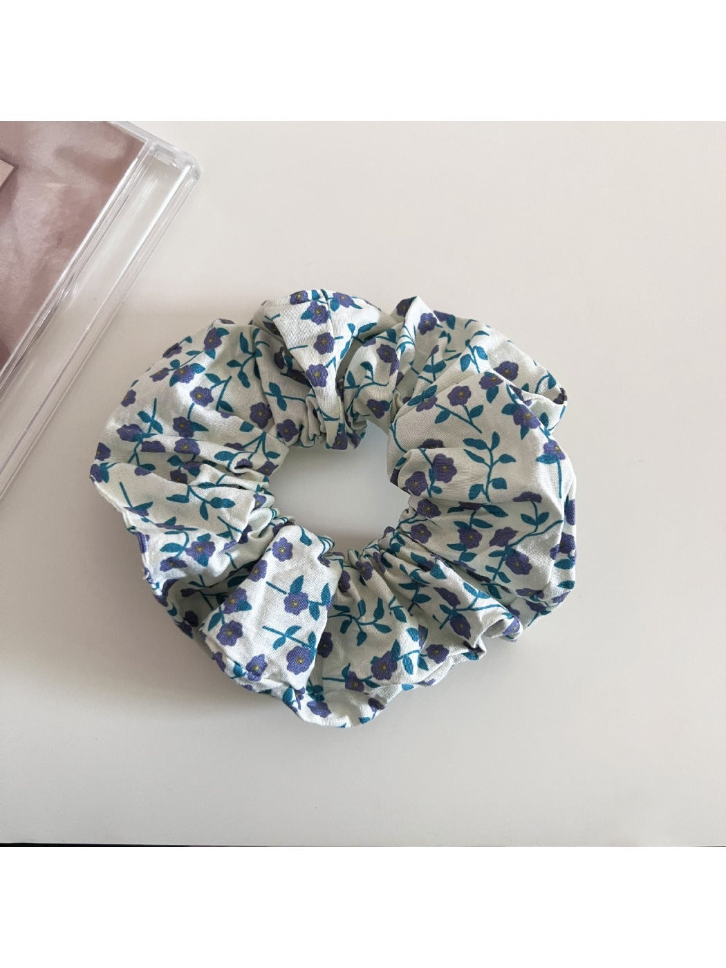 Gifty - Delicate Small Floral Pattern Scrunchie