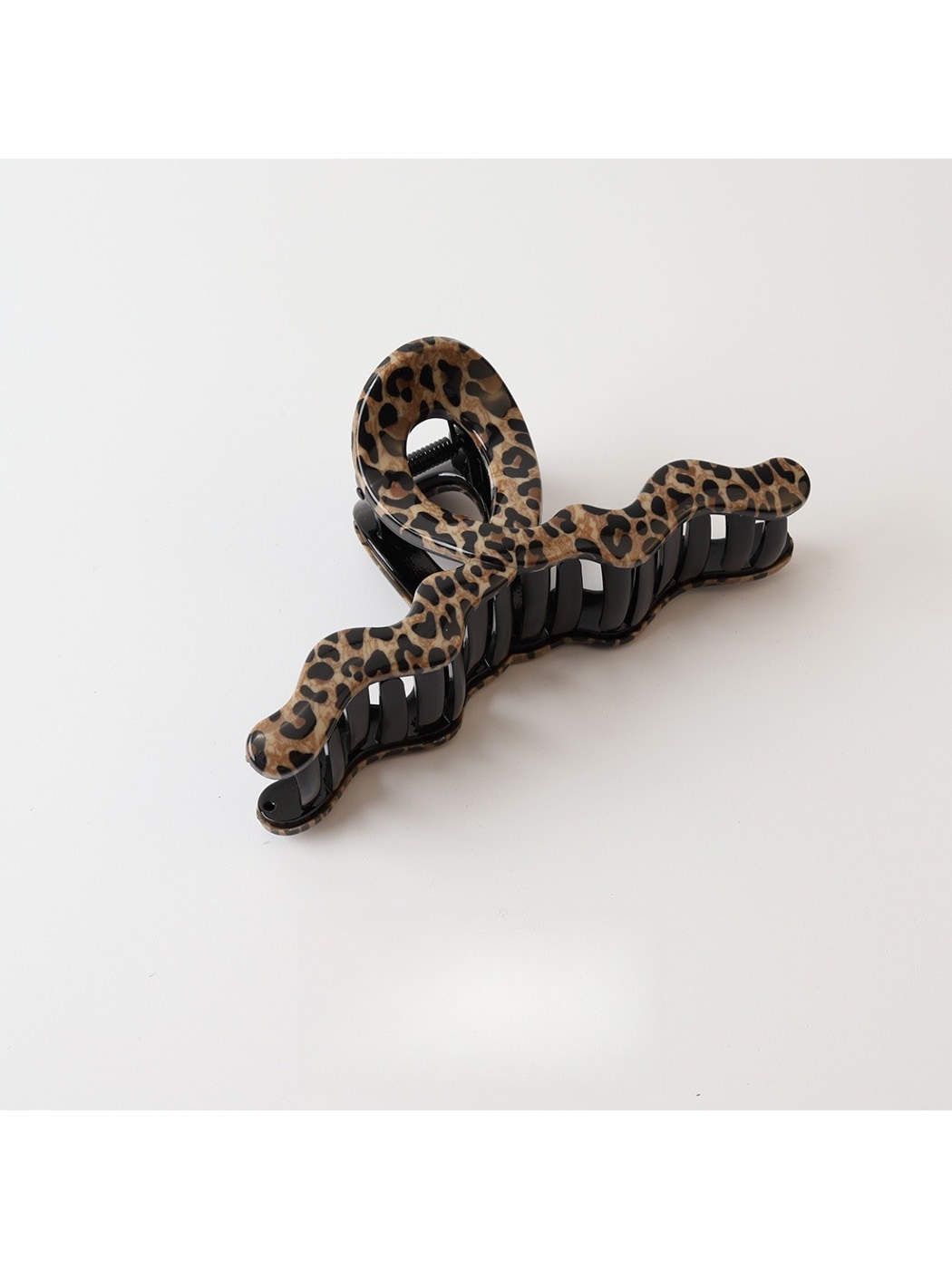 Beau - Leopard Print PC Cross Design Claw Clip
