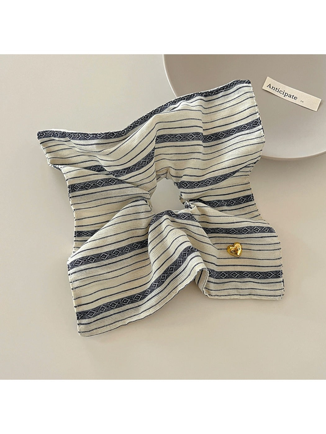 Gifty - Vintage Striped Scrunchie