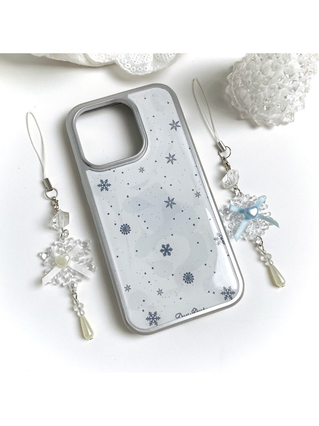 Keypus - Resin Snowflake Ribbon Heart Drop Keychain