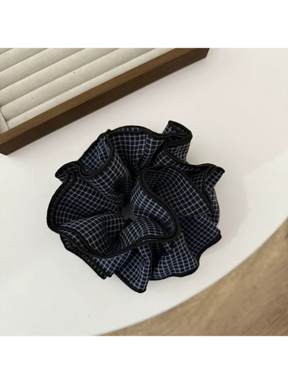 Gifty - Black Plaid Layered Scrunchie