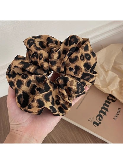 Gifty - Chic Leopard Print Ruched Scrunchie