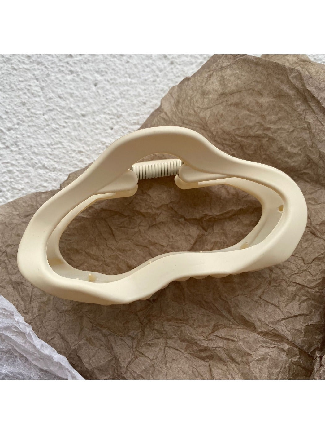 Beau - Chic Cloud Cut Out Claw Clip