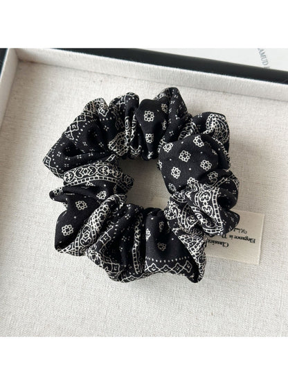 Gifty - Cashew Flower Scrunchie Extra Large