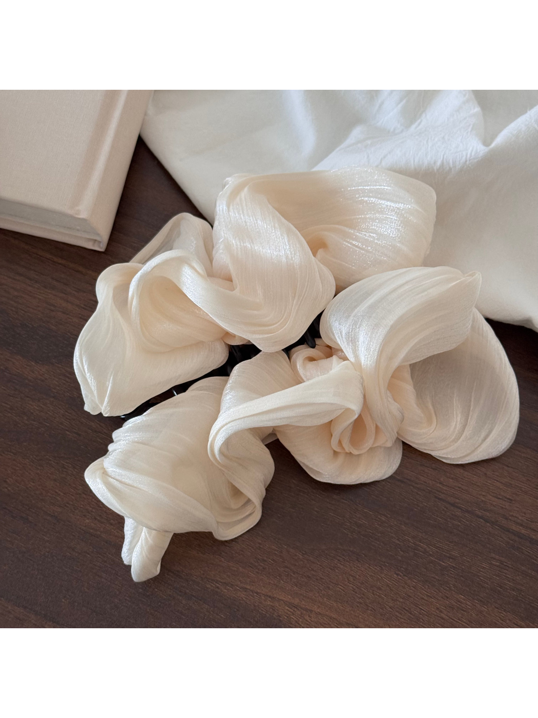 Beau - Glossy Sheer Irregular Ruffle Banana Clip