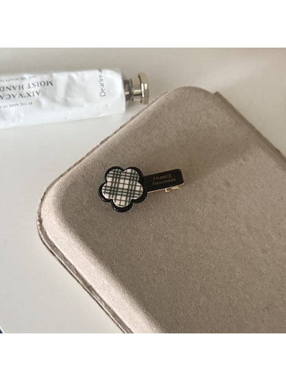 Beau - A Flower Shaped Heart Plaid Hair Clip