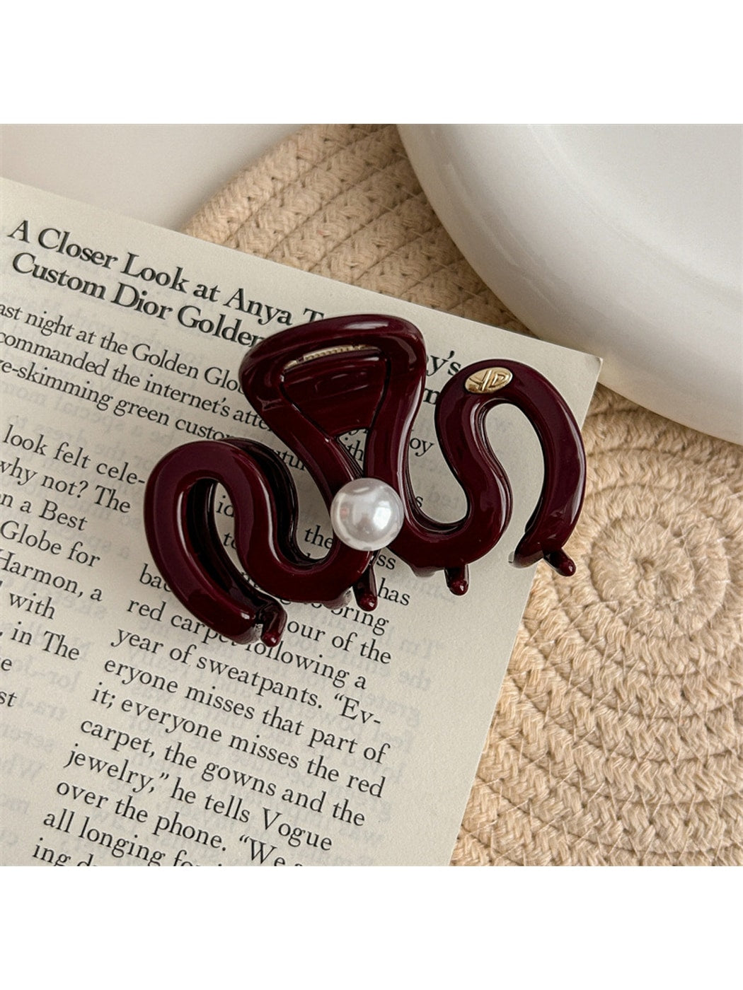 Beau - M-Shaped Acetate Letter Detail Claw Clip
