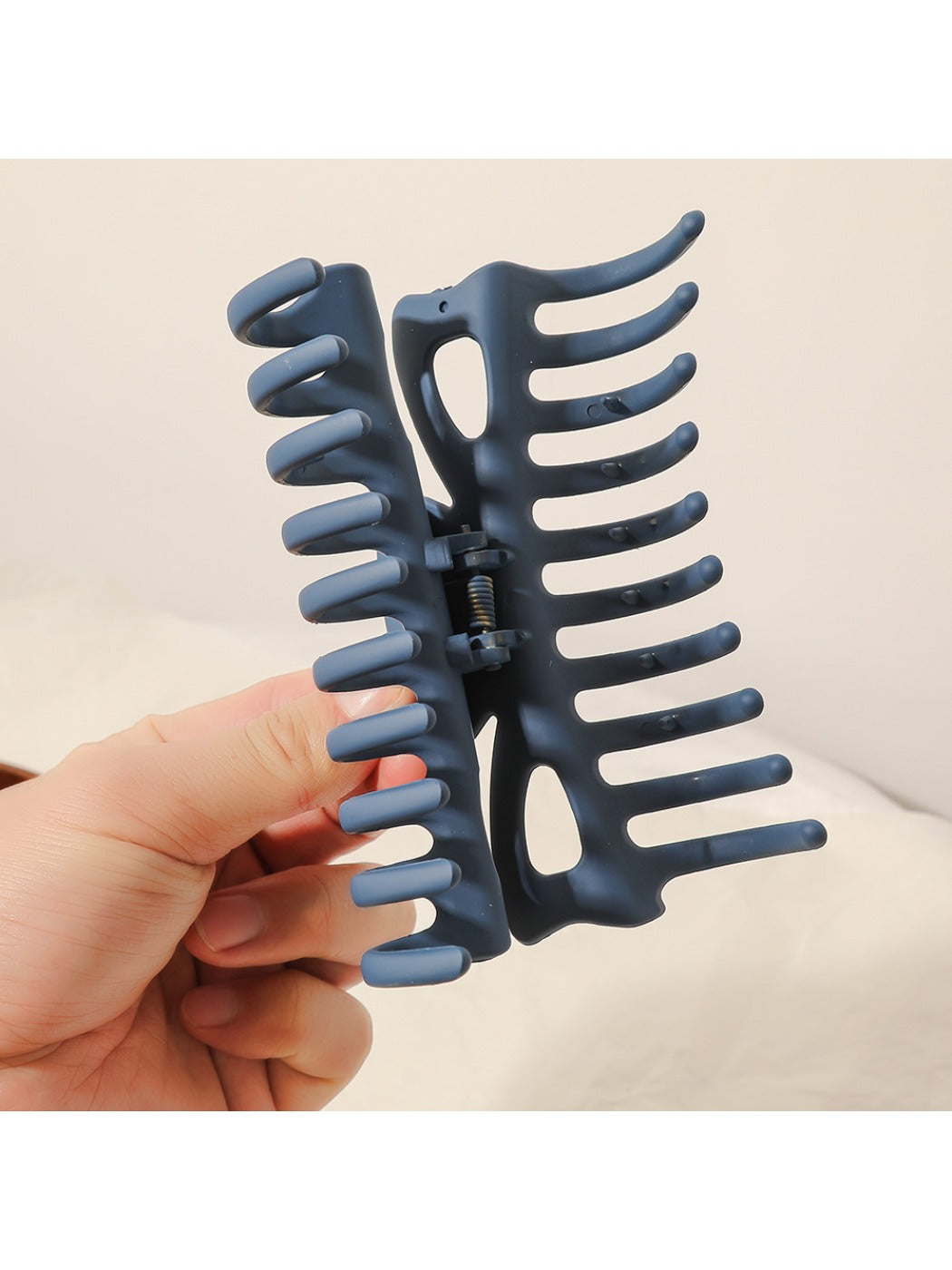 Beau - Classic Matte Bow Claw Clip