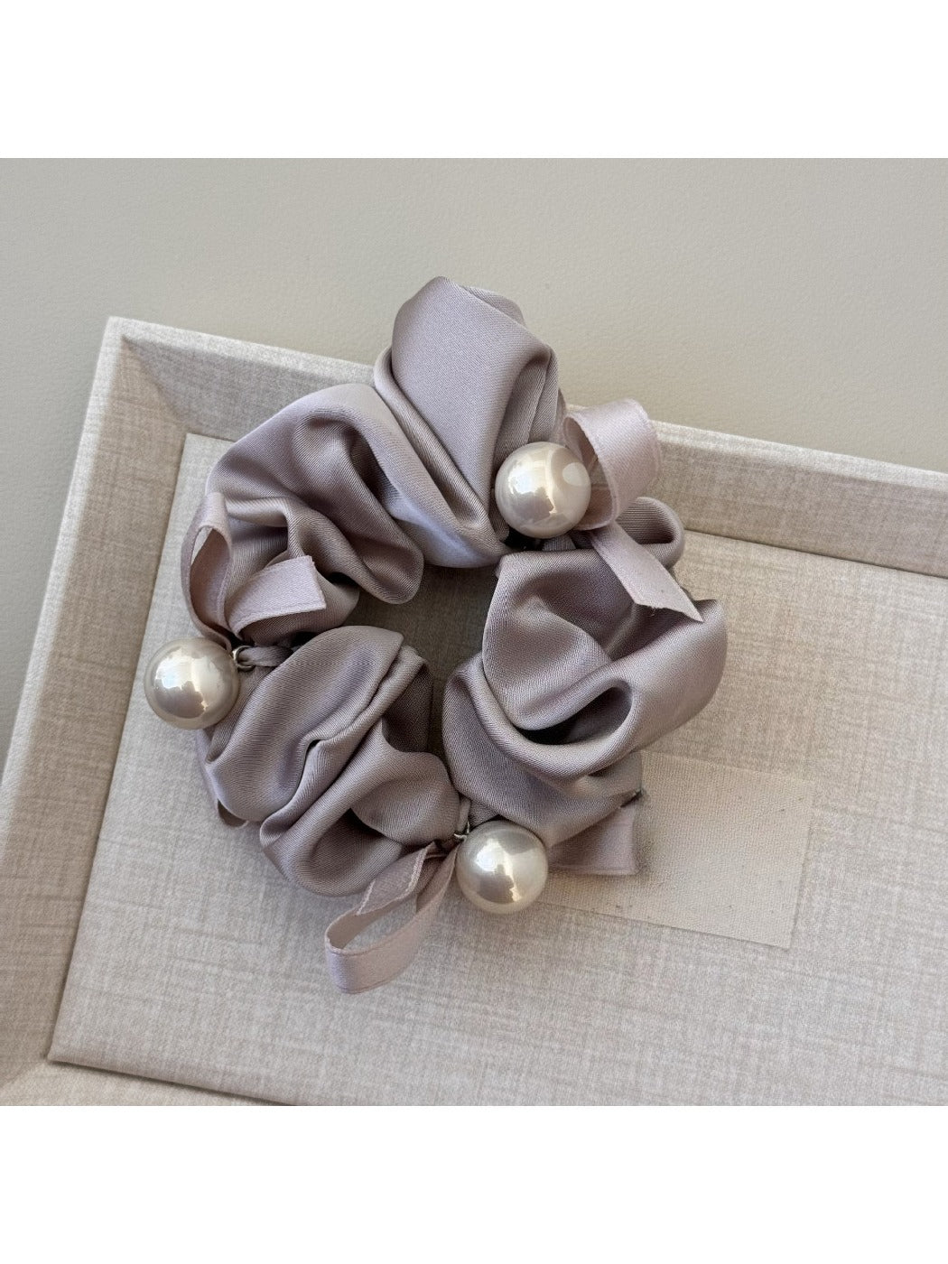 Gifty - Solid Color Satin Bow Scrunchie