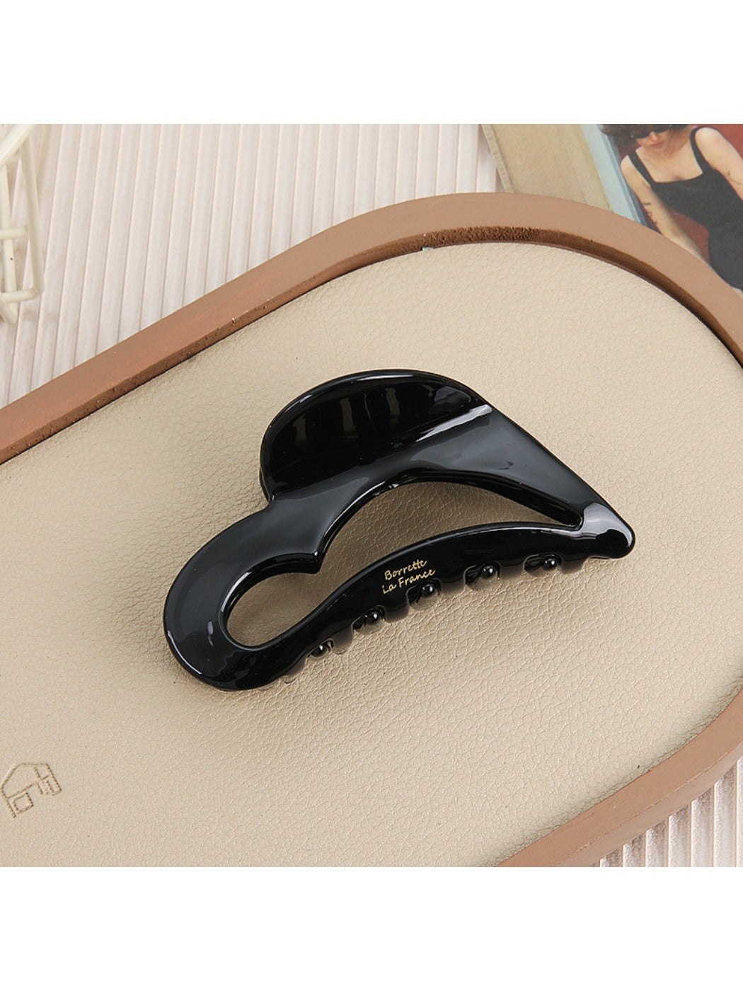 Beau - Open Heart Pattern Hair Claw Clip