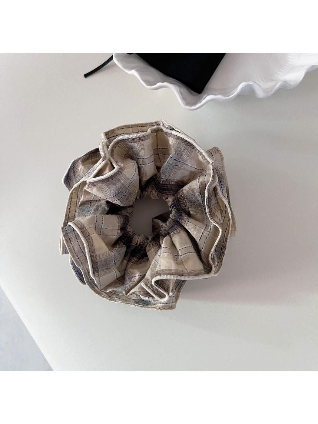 Gifty - Large Checkered Fabric Scrunchie Hair Tie