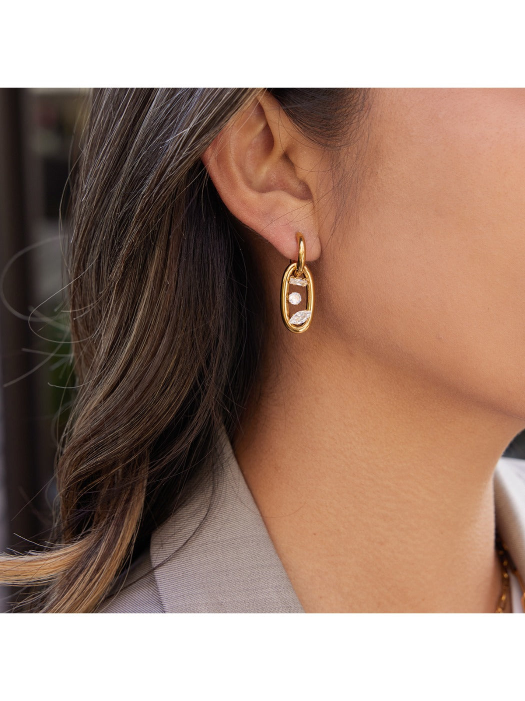 Earedge - White Interlocking Hoop Earrings