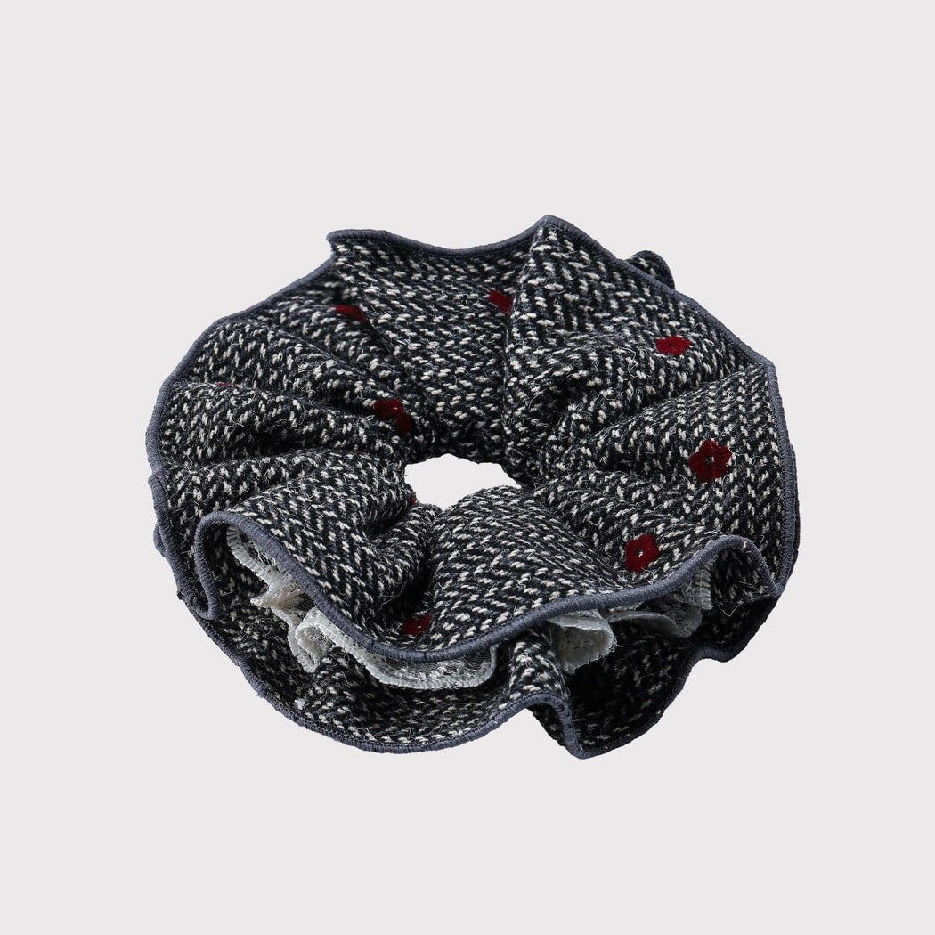 Gifty - Red Flower Detail Headband and Scrunchie