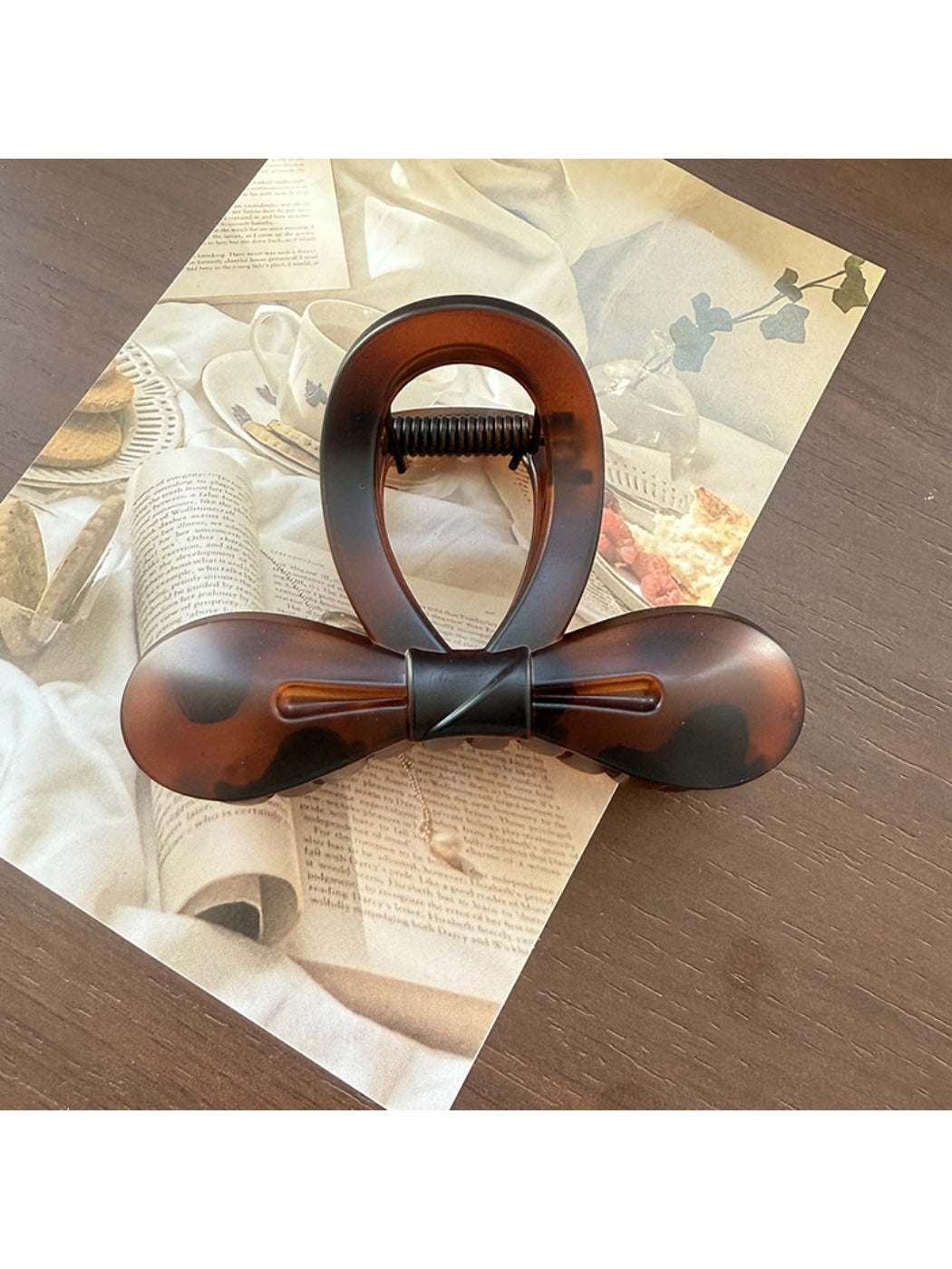 Beau - Cutout Bow Tie Hair Claw Clip