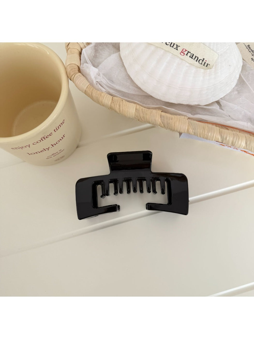 Beau - Geometric Square Cutout Plastic Claw Clip