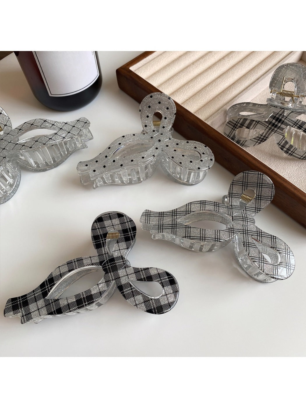 Beau - Elegant Bow Shaped Minimalist Claw Clip