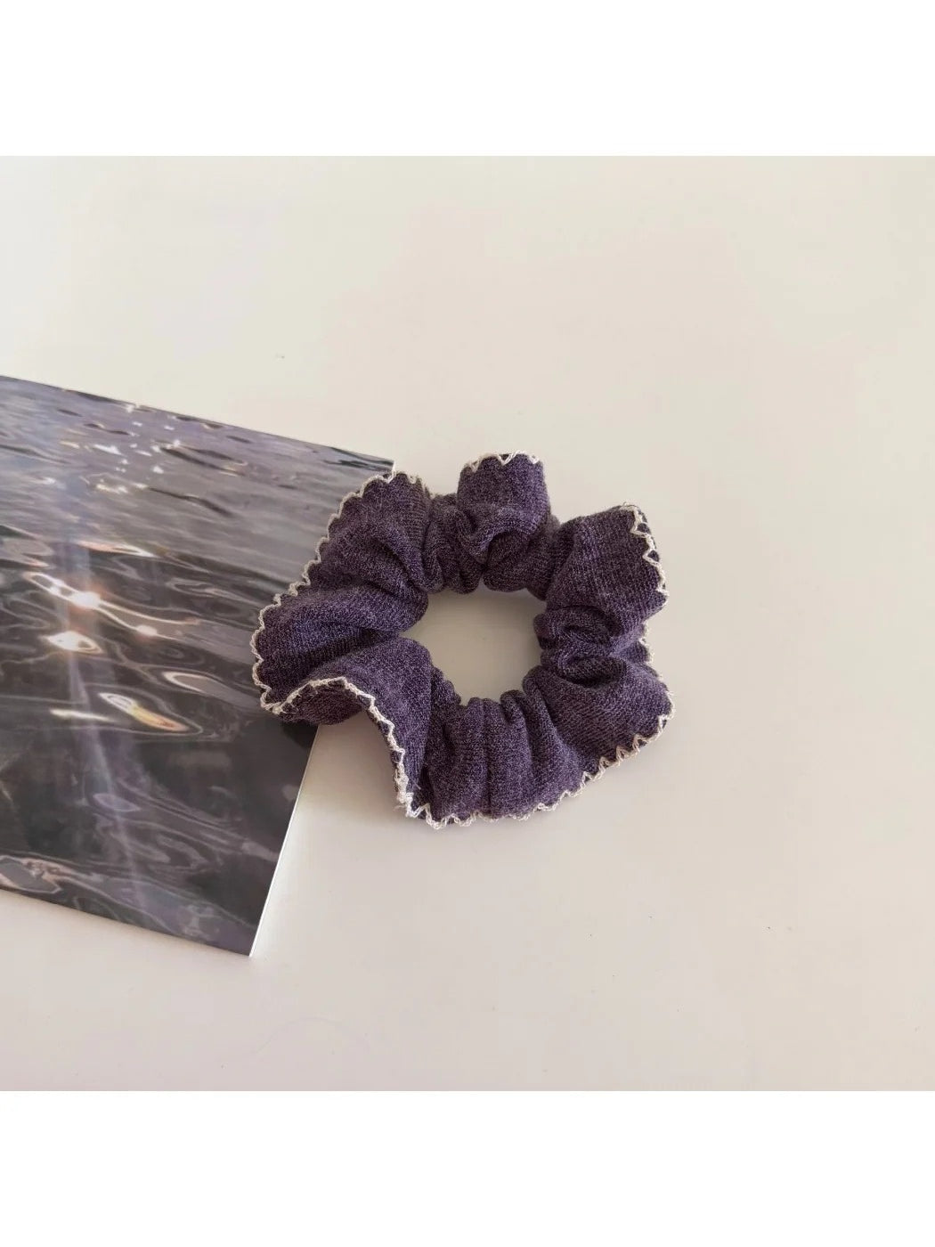 Gifty - Youthful Knotted Hair Scrunchie