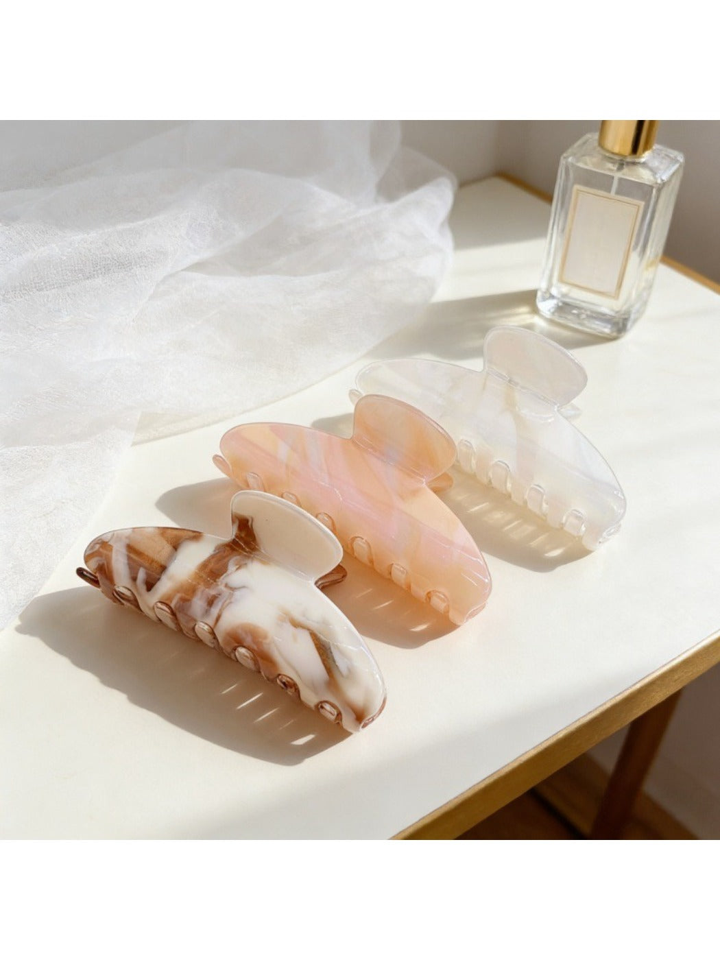 Close-up of Beau high ponytail claw clip highlighting its curved teeth and glossy finish