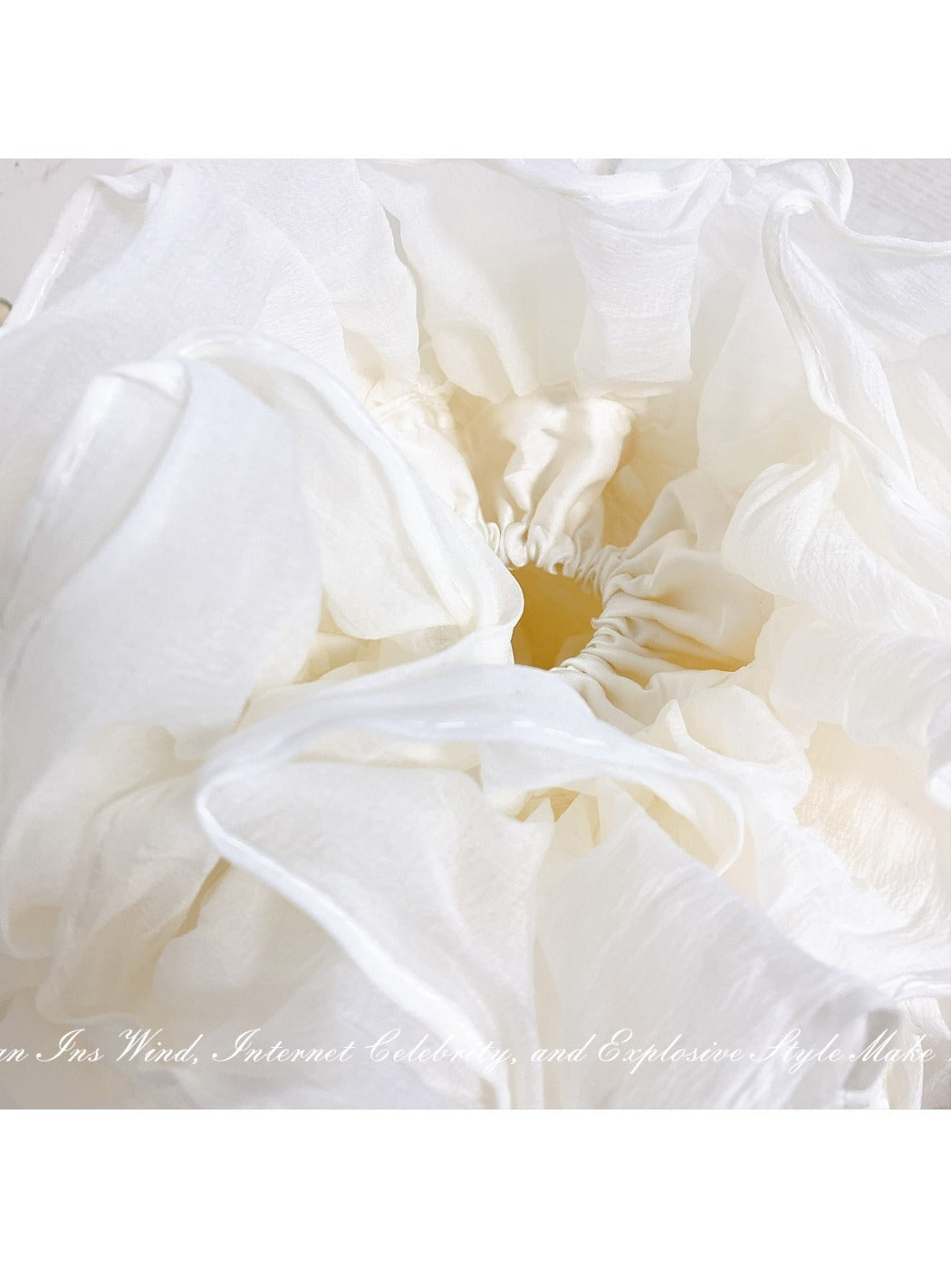 Gifty - White Forest Style Bubble Gauze Scrunchie