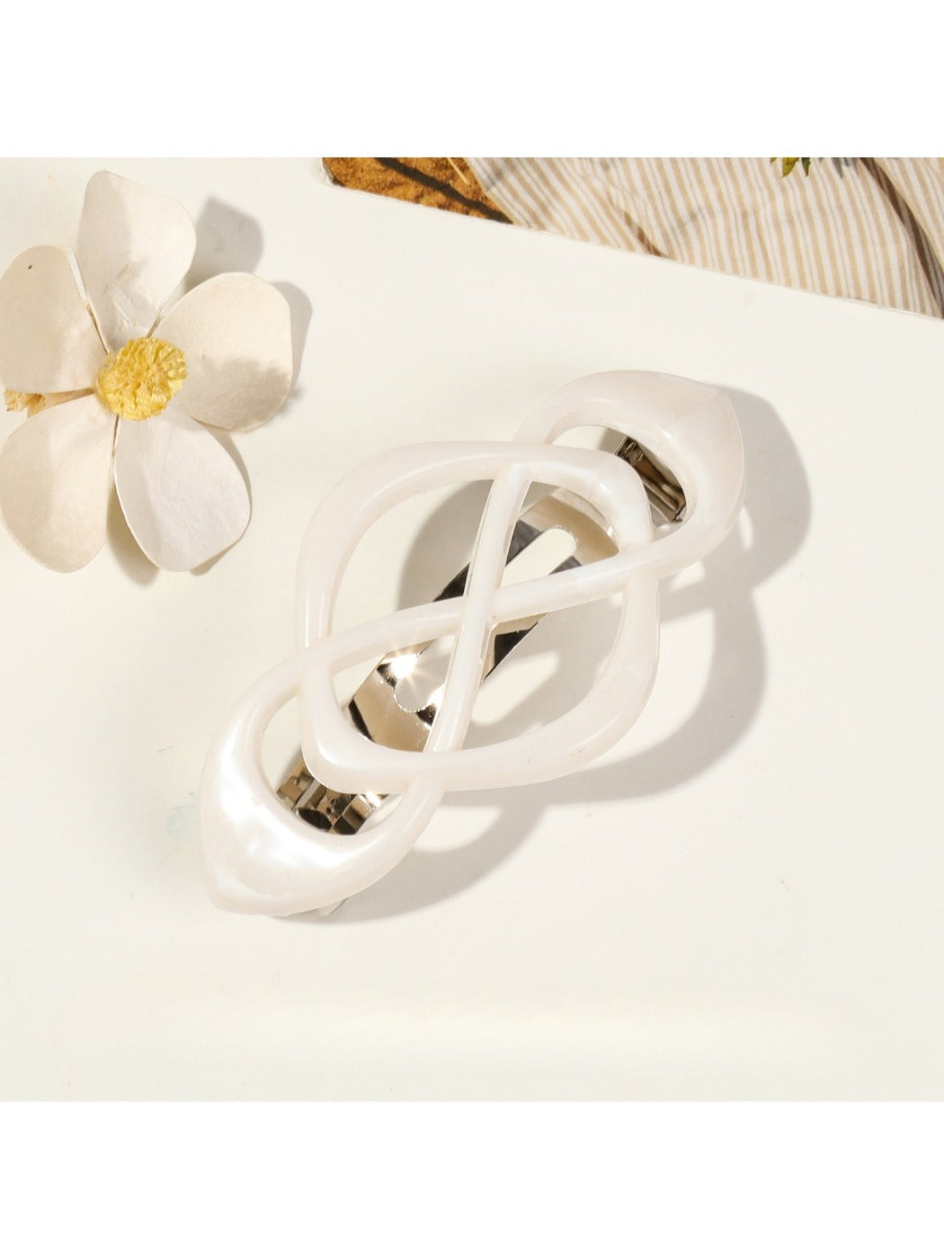 Beau - Stylish Hollow Plastic Hair Clip