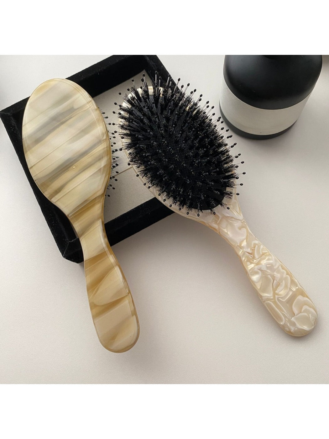 Camerow - Vintage Cushioned Massage Brush