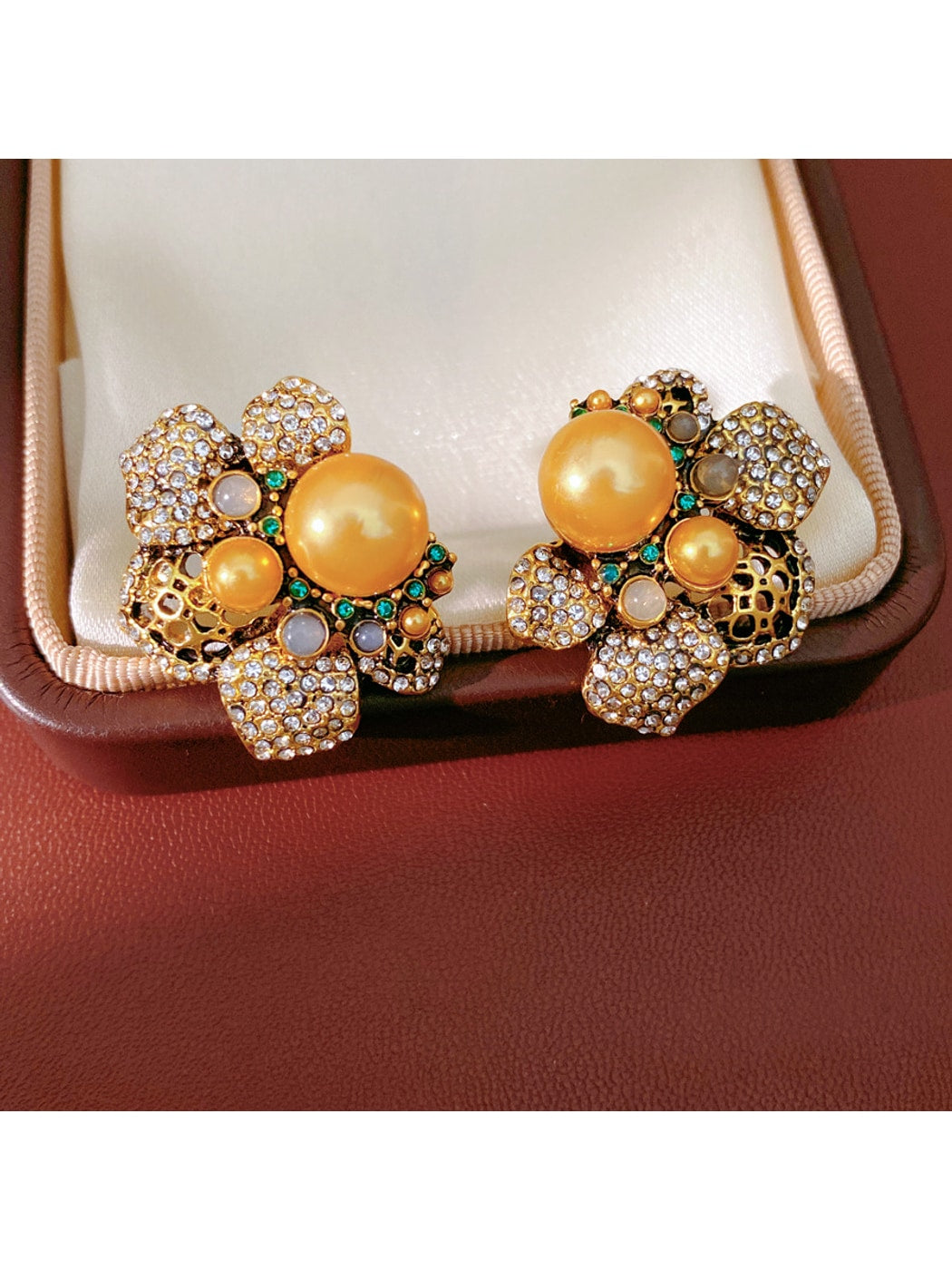 Earedge - Retro Flower Detail Alloy Stud Earrings
