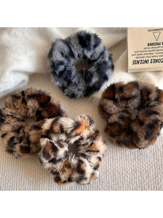 Gifty - Soft Plush Scrunchie Hair Tie