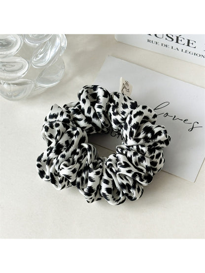 Gifty - Luxury Leopard Print Scrunchie