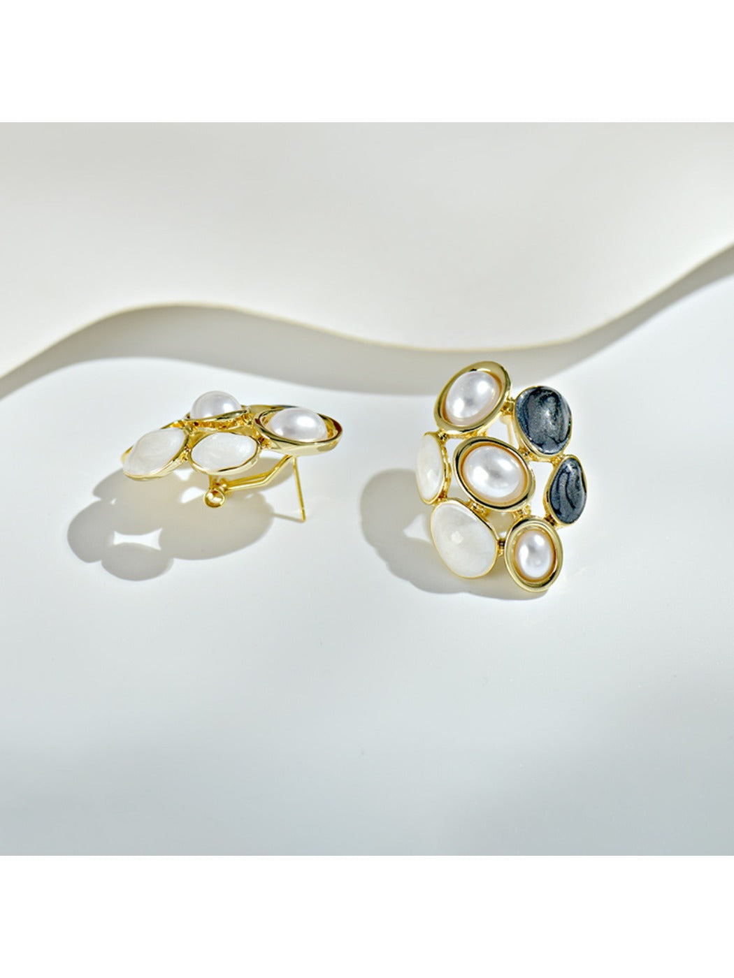 Earedge - Black And White Contrast Stud Earrings