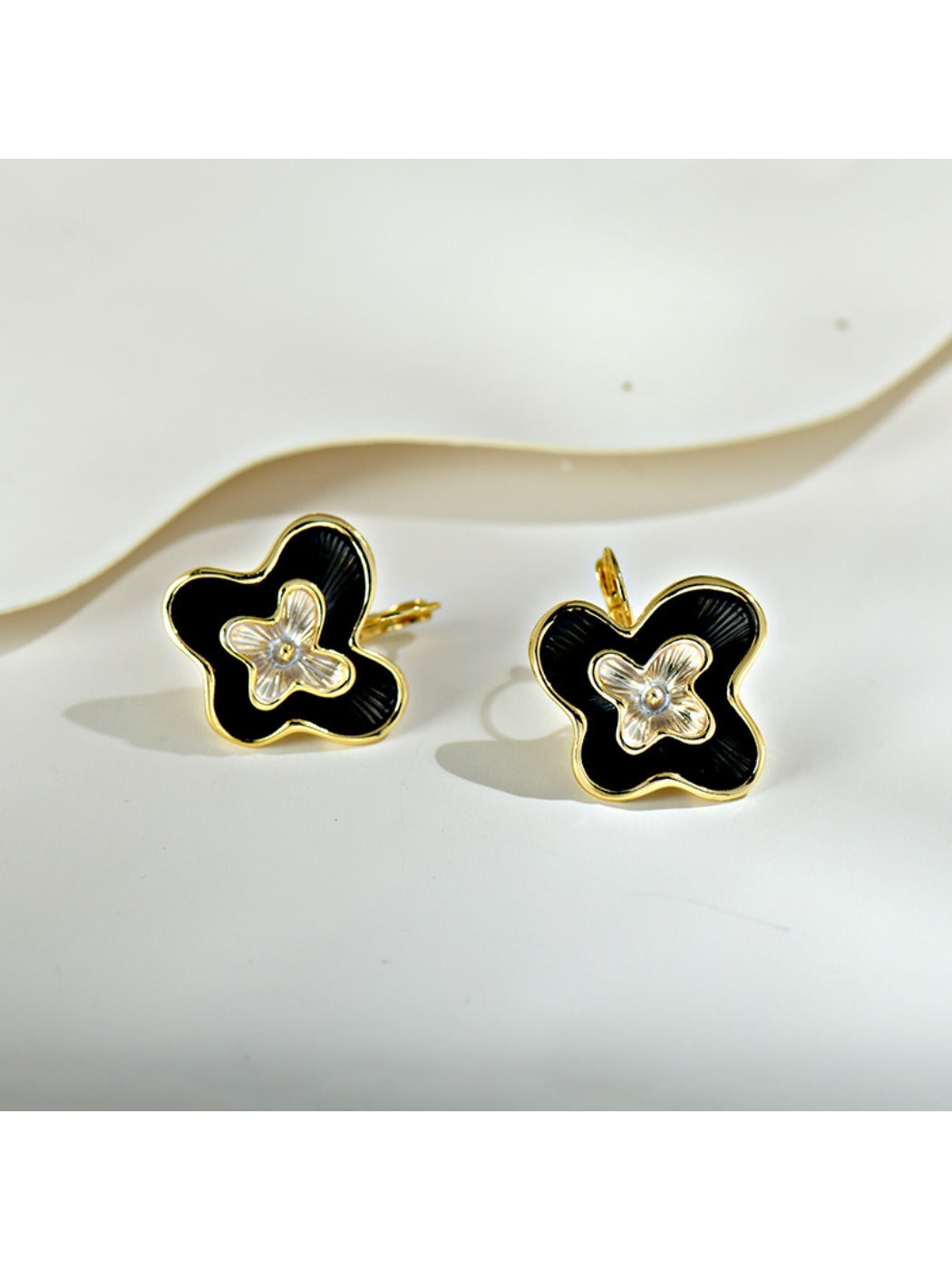 Earedge - Versatile Four-Leaf Earrings