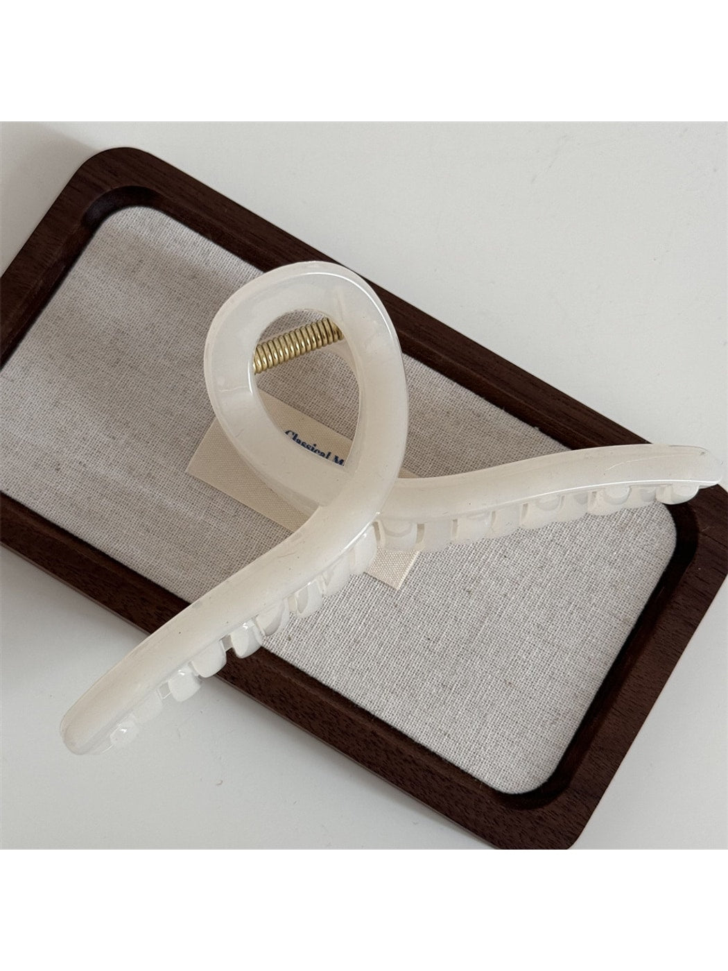 Beau - Polished Cross Shape Plastic Alloy Claw Clip