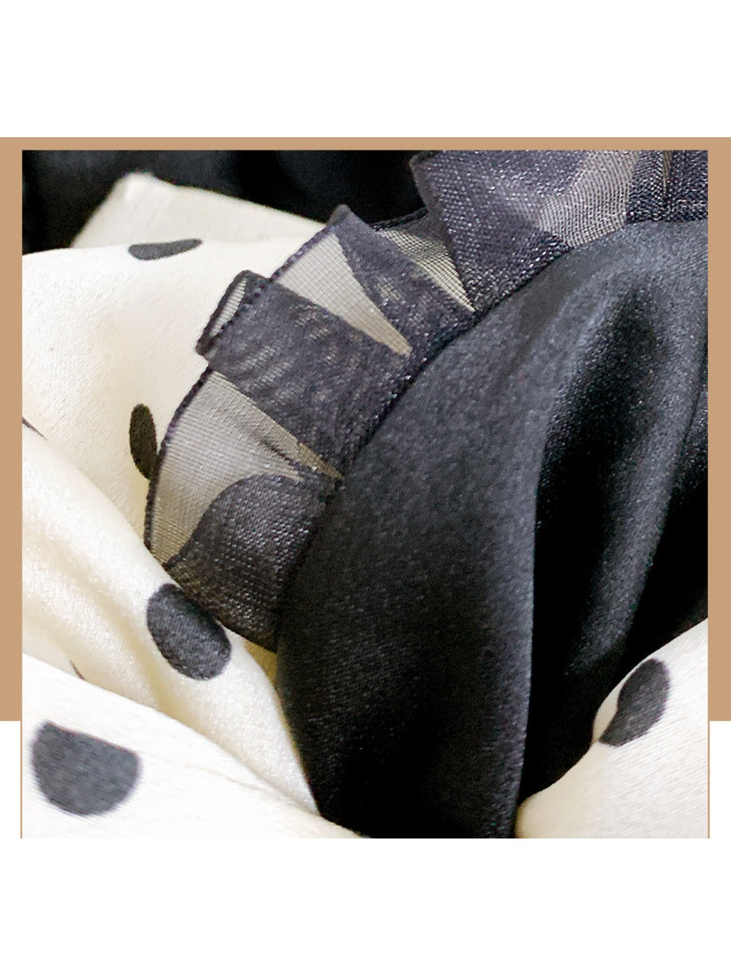 Gifty - Sweet Polka Dot Scrunchie Hair Tie