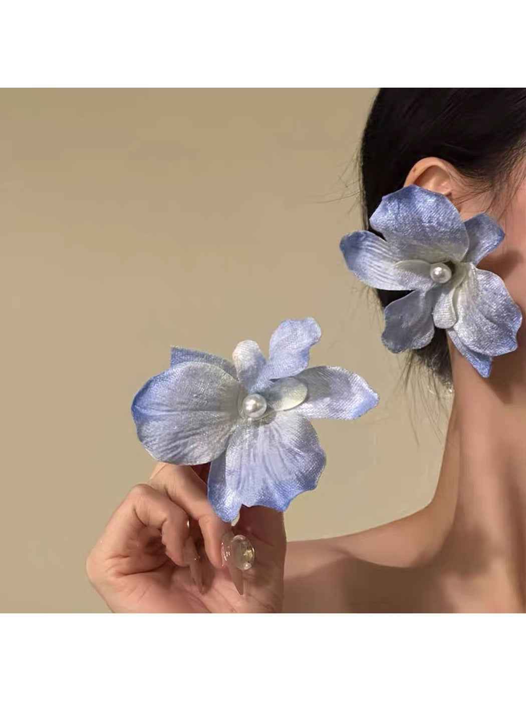 Earedge - Romantic Blue Flower Earrings
