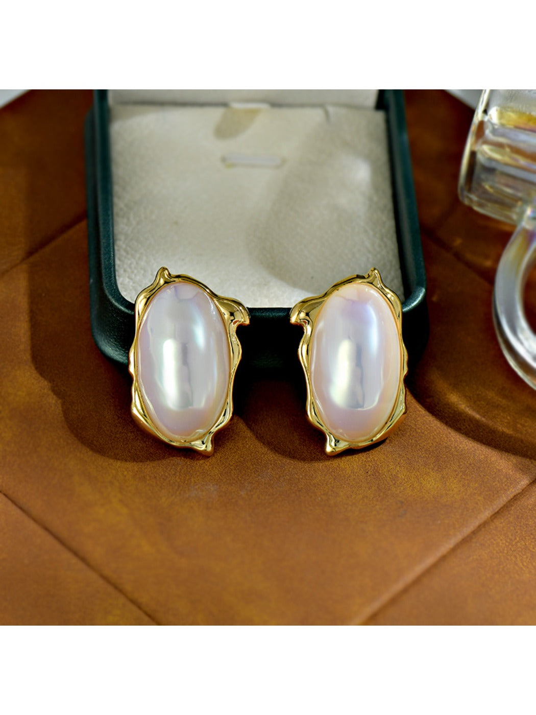 Earedge - Oval Earrings With Iridescent Finish